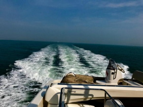 Ferretti 800 sea view hotel